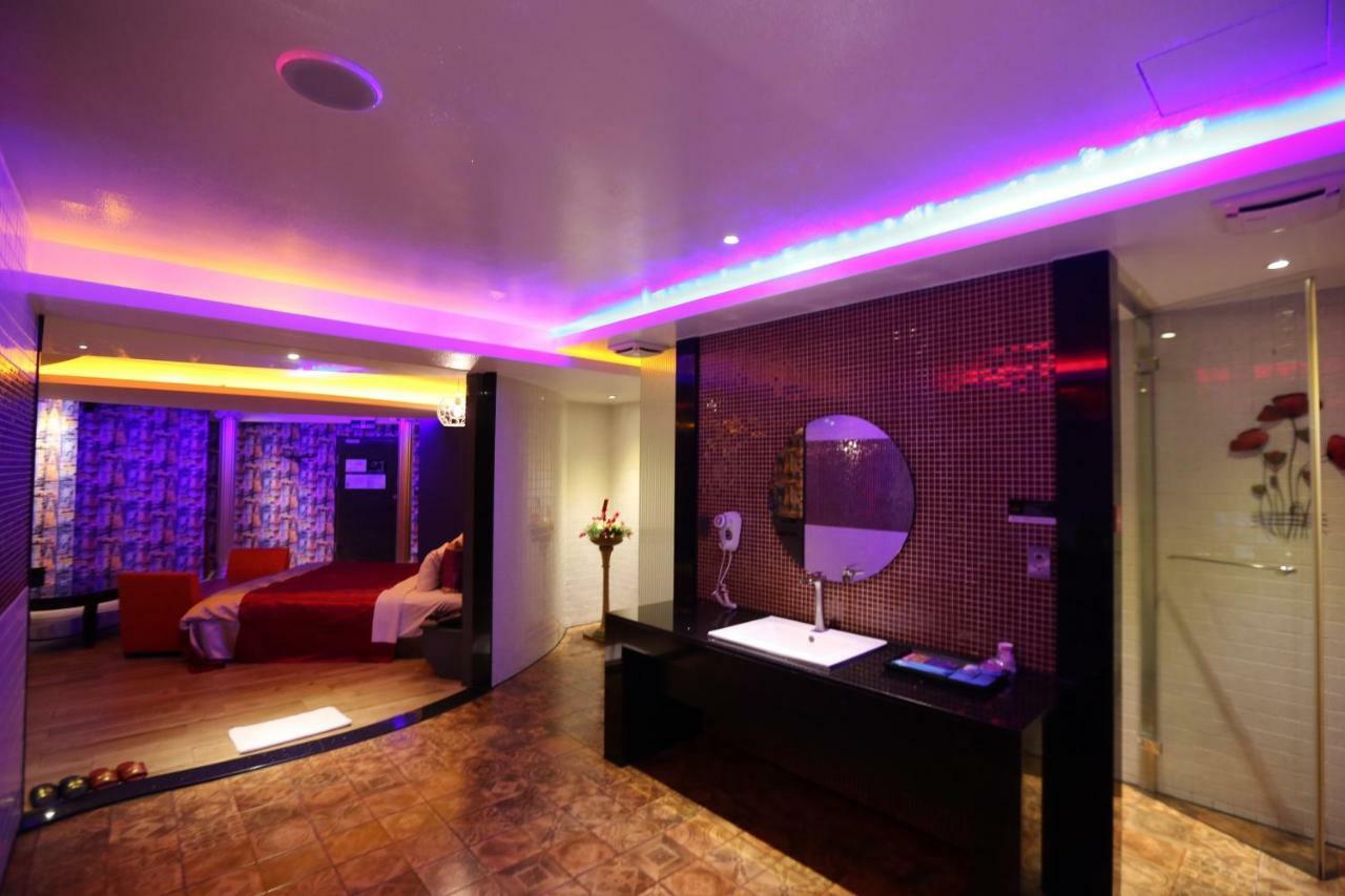 Yosemite Motel - Taiyuan Branch Taichung Luaran gambar