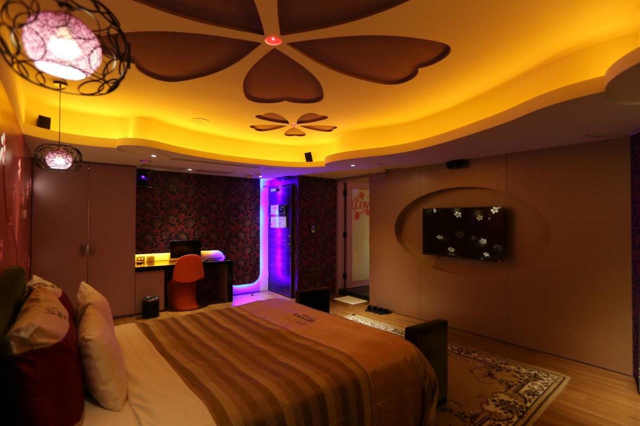 Yosemite Motel - Taiyuan Branch Taichung Luaran gambar