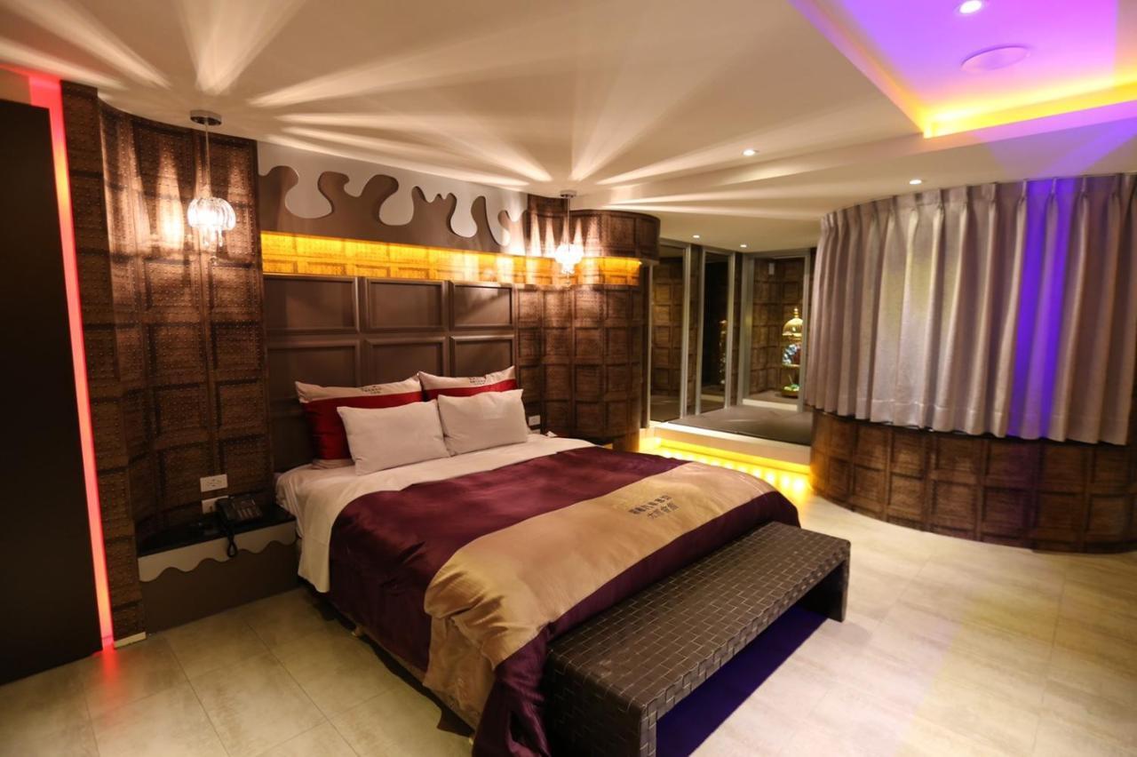 Yosemite Motel - Taiyuan Branch Taichung Luaran gambar